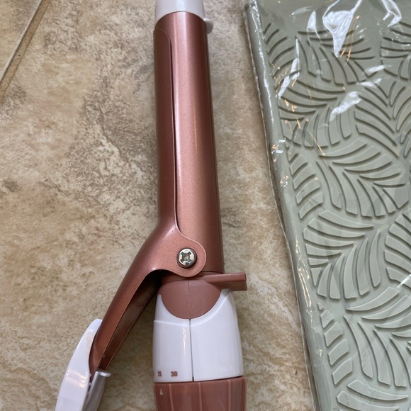 1 inch CONAIR curling iron & Heat Resistant Silicone Mat Pouch - Picture 5 of 7